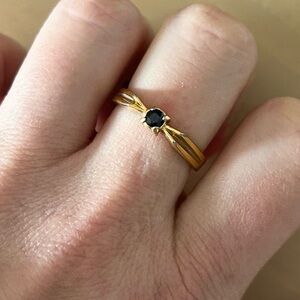 Vintage 80s Avon Sapphire Gold Tone Ring